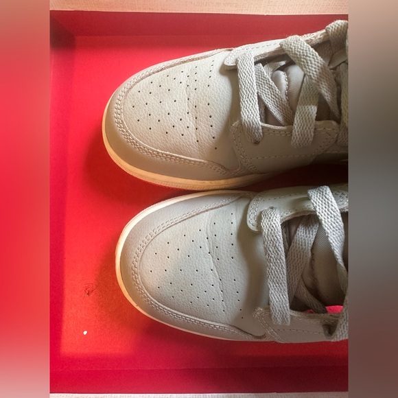 Air Jordan 1 Mid GS Wolf Grey
Pink Kid's - Picture 5 of 8